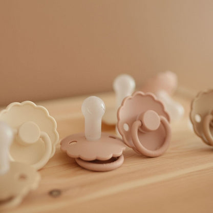 FRIGG Daisy siliconen fopspeen – Blush - Little Things